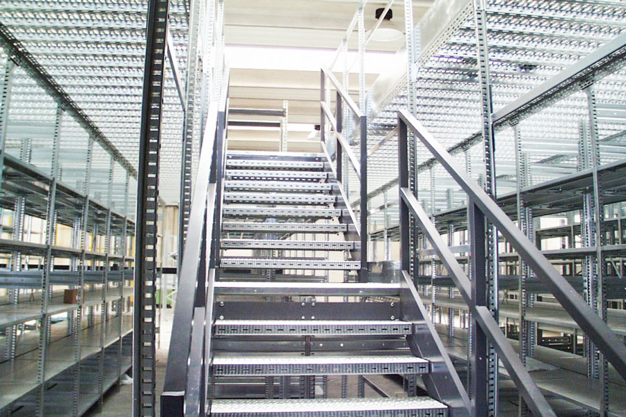 rafturi pentru sarcini mici de tip mezanin